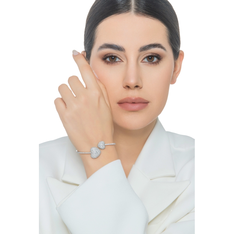 18k white gold bracelet with two hearts in diamonds 18k white gold bracelet with two hearts in diamonds