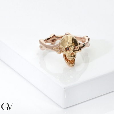 750 rose gold ring with skull and diamonds