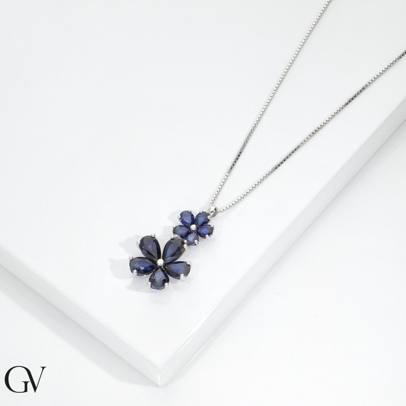 18k white gold necklace with two flowers 18k white gold necklace with two flowers