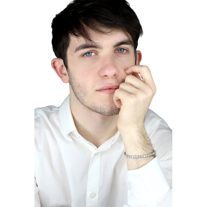 Tennis bracelet in 18k white gold with diamonds Tennis bracelet in 18k white gold with diamonds