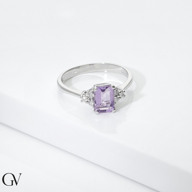 18k white gold ring with rectangular amethyst and diamonds 18k white gold ring with rectangular amethyst and diamonds