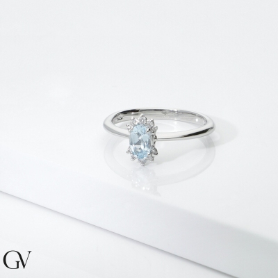 Ring in white gold 18k with oval aquamarine and diamonds