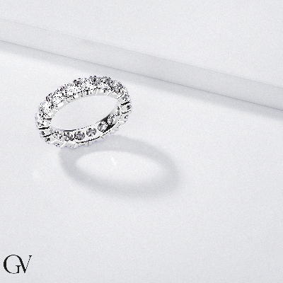 18k white gold eternity ring with diamonds