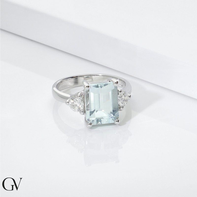 Ring in white gold 18k with rectangular aquamarine and diamonds Ring in white gold 18k with rectangular aquamarine and diamonds