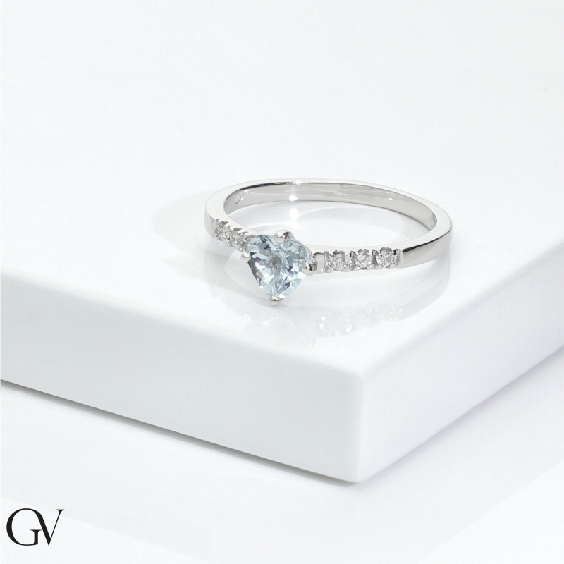 Ring in white gold 18k with central heart aquamarine and diamonds Ring in white gold 18k with central heart aquamarine and diamonds