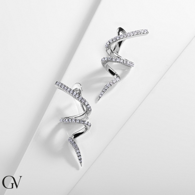 18k white gold design earrings with diamonds