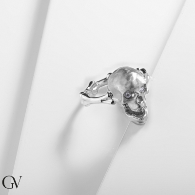 18k white gold diamonds skull ring