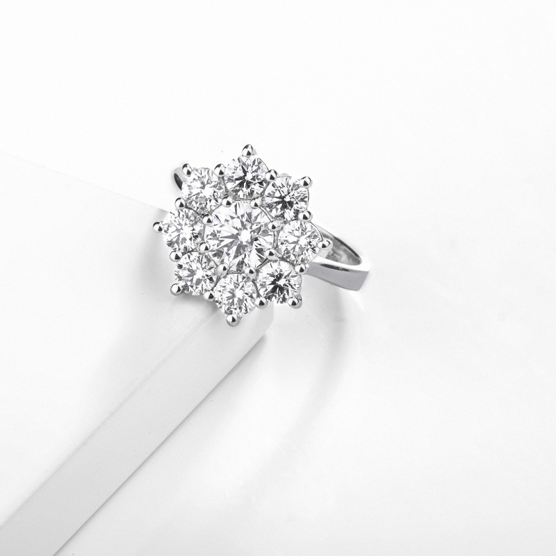 750 white gold diamond flower ring 750 white gold diamond flower ring