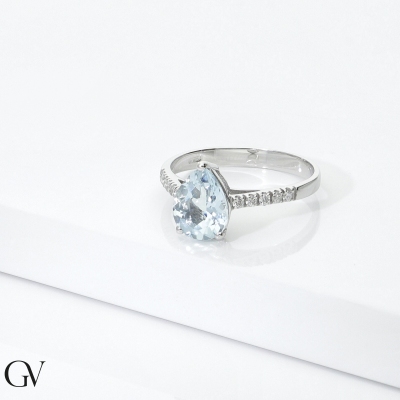 750 white gold ring with diamonds and aquamarine