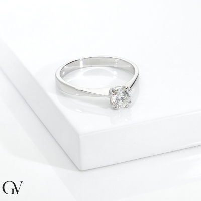 18k white gold solitaire ring with diamond 0,40 ct