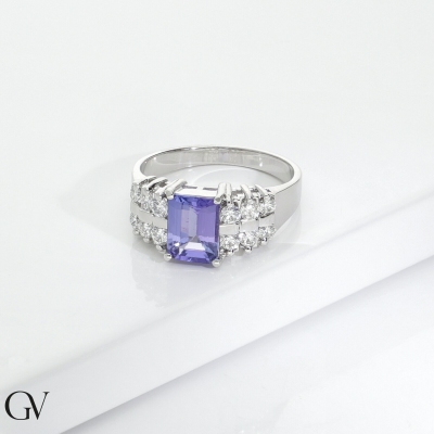 18k white gold tanzanite and diamonds ring