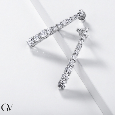 750 white gold graduated tennis earrings with diamonds