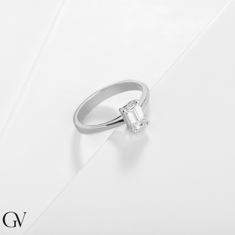 Solitaire ring with diamond emerald cut 1.00ct GIA in white gold 18k Solitaire ring with diamond emerald cut 1.00ct GIA in white gold 18k