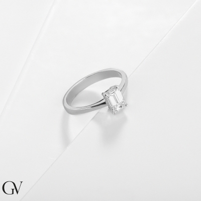 Solitaire ring with diamond emerald cut 1.00ct GIA in white gold 18k