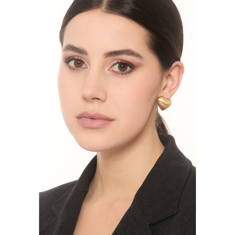 Satin finished heart earrings in yellow gold 18k