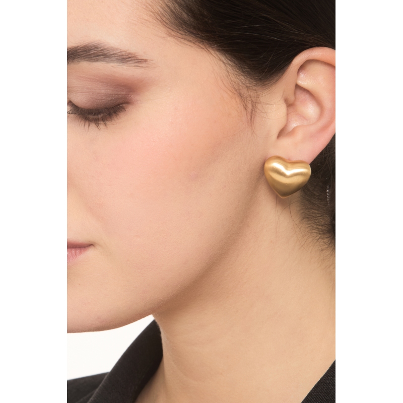 Satin finished heart earrings in yellow gold 18k