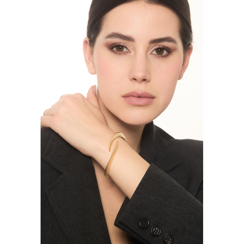 TOI et MOI rigid bracelet in yellow gold 18k satin and glossy TOI et MOI rigid bracelet in yellow gold 18k satin and glossy