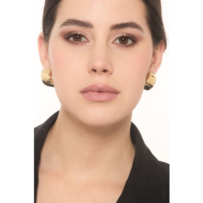 Modern latch back earrings in sleek 18kt yellow gold