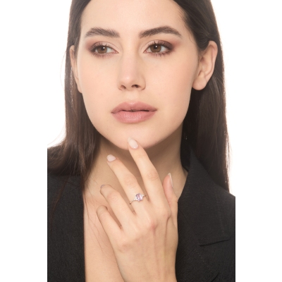 18k white gold ring with rectangular amethyst and diamonds