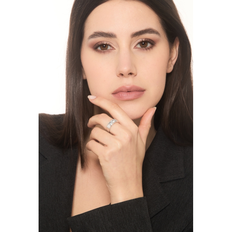 18K white gold ring with three aquamarine and diamonds 18K white gold ring with three aquamarine and diamonds