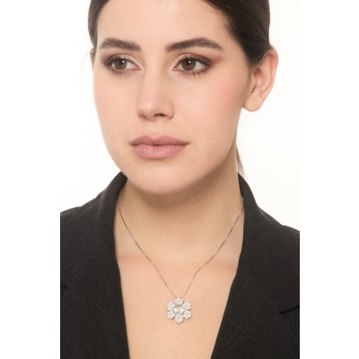 Flower necklace in white gold 18k with aquamarine and diamonds