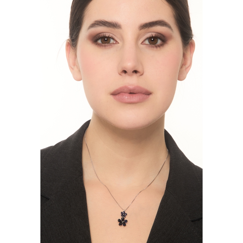 18k white gold necklace with two flowers 18k white gold necklace with two flowers