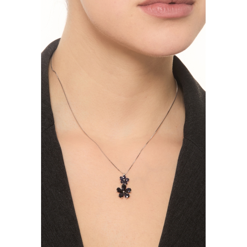 18k white gold necklace with two flowers 18k white gold necklace with two flowers