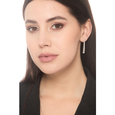 750 white gold graduated tennis earrings with diamonds