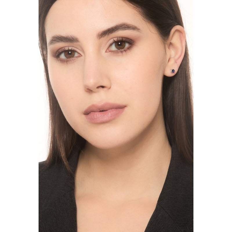 18k white gold blue sapphires studs 18k white gold blue sapphires studs