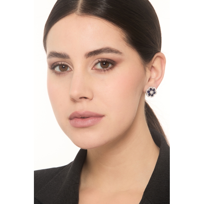 Flower earrings in white gold 18k with blue sapphires and diamonds Flower earrings in white gold 18k with blue sapphires and diamonds