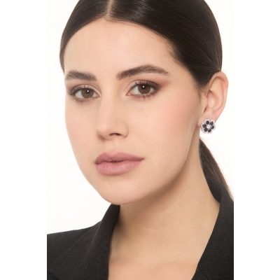 Flower earrings in white gold 18k with blue sapphires and diamonds