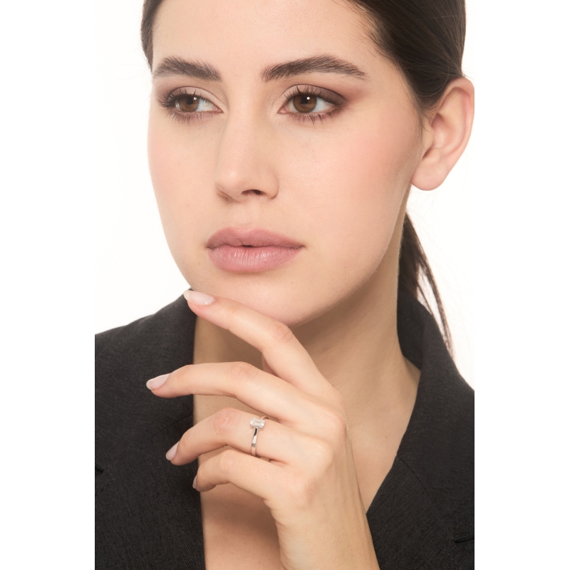 Ring with diamond emerald cut 0.70 ct GIA in white gold 18k  Ring with diamond emerald cut 0.70 ct GIA in white gold 18k