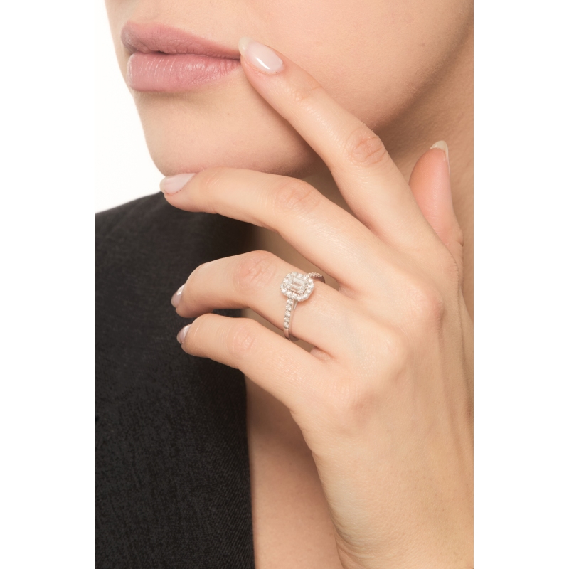 Solitaire ring with diamond 1.00ct GIA emerald cut in white gold 18k Solitaire ring with diamond 1.00ct GIA emerald cut in white gold 18k