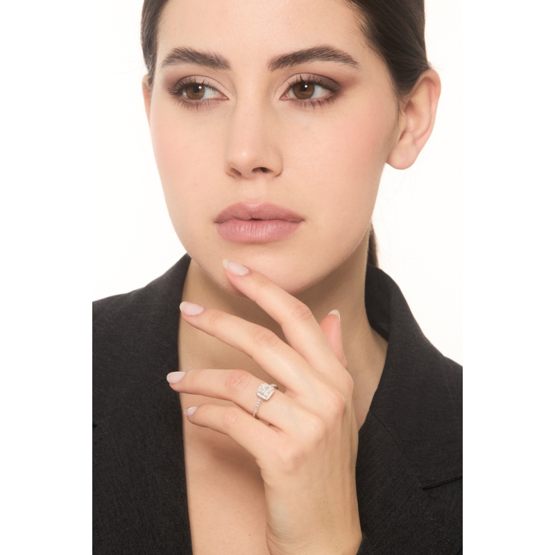 Solitaire ring with diamond princess cut 0.70ct GIA in white gold 18k Solitaire ring with diamond princess cut 0.70ct GIA in white gold 18k