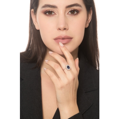 18k white gold ring with oval blue sapphire and diamonds