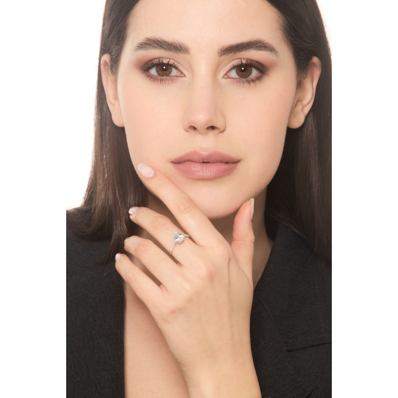 750 white gold ring with diamonds and aquamarine 750 white gold ring with diamonds and aquamarine