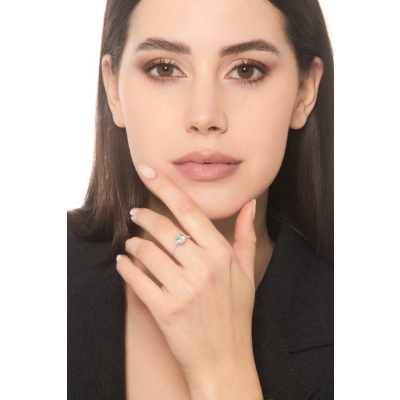 750 white gold ring with diamonds and aquamarine