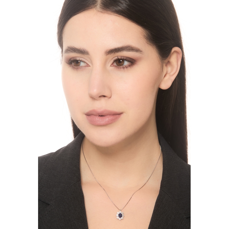 Necklace in white gold 18k with diamonds and blue sapphire