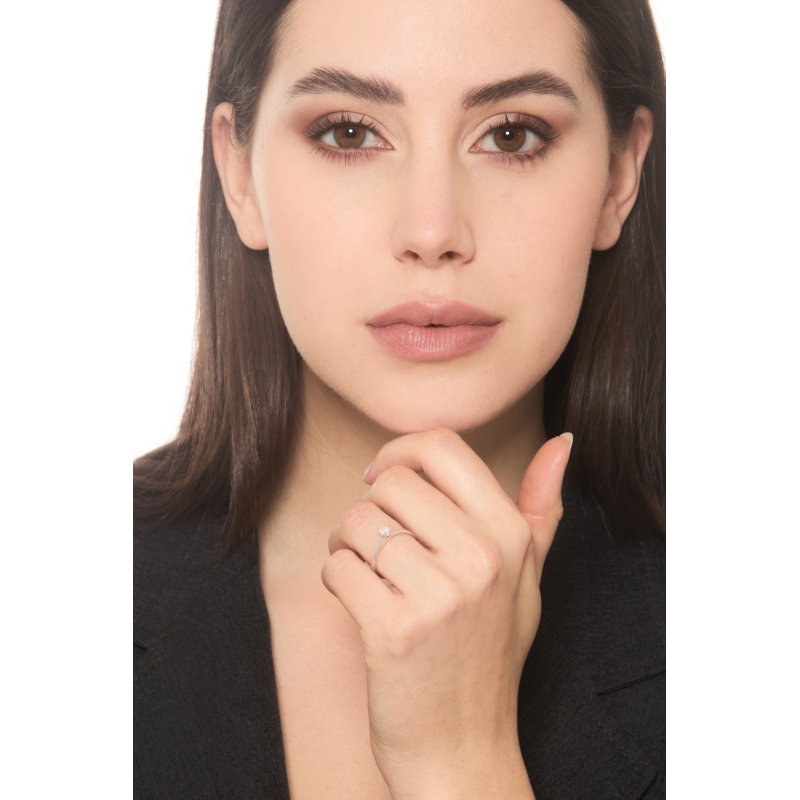 Solitaire Ring in white gold 18k linear design, 0,20 ct Solitaire Ring in white gold 18k linear design, 0,20 ct