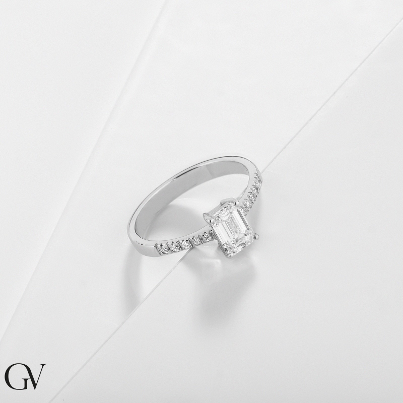 Solitaire ring with emerald cut 1.00ct GIA in white gold 18k Solitaire ring with emerald cut 1.00ct GIA in white gold 18k