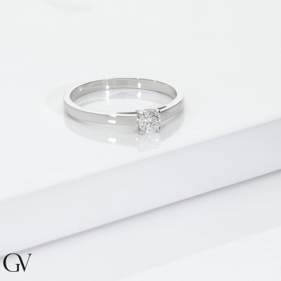 18k white gold solitaire diamond ring, 0.20 ct
