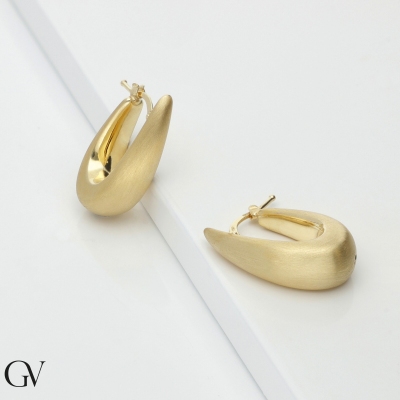 Semi circular satin finish earrings in 18k yellow gold