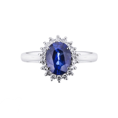 White gold 18k ring with a blue sapphire and diamonds 