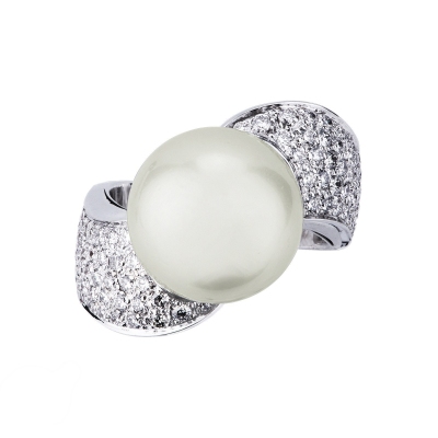 White gold 18k ring with australian pearl and diamonds 