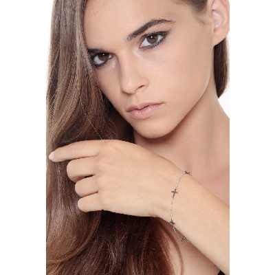 750 white gold bracelet with black diamonds crosses