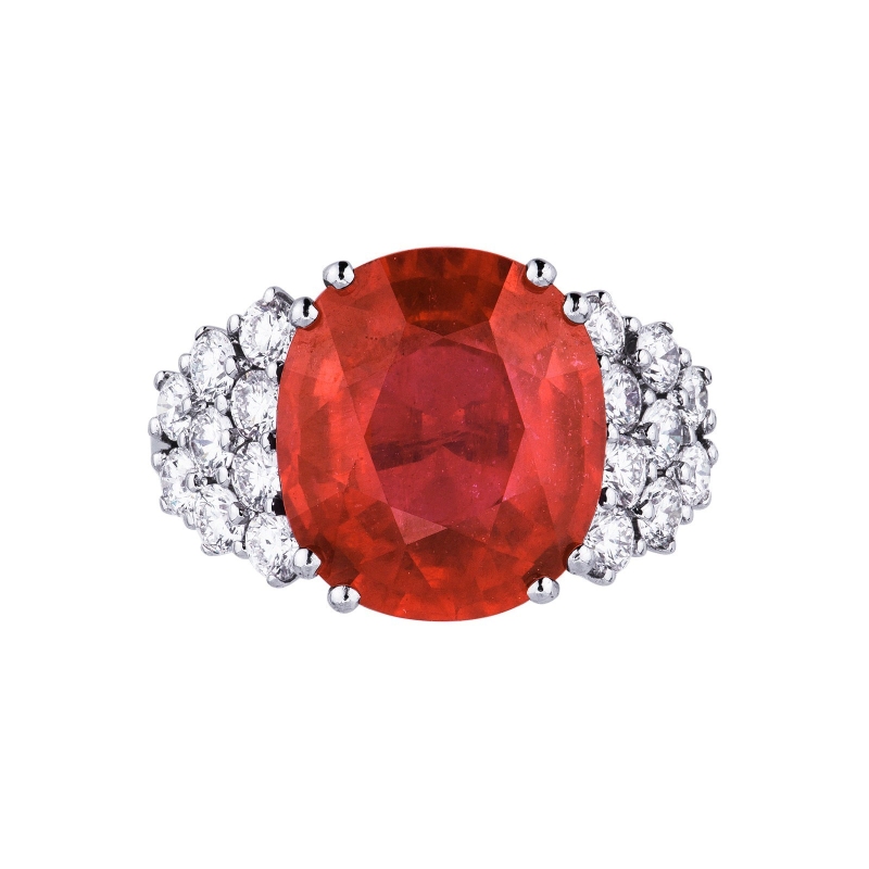 18k white gold ring with a central ruby and diamonds 18k white gold ring with a central ruby and diamonds