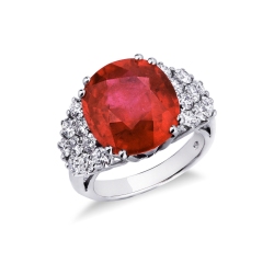 18k white gold ring with a central ruby and diamonds