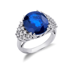 White gold 18k ring with a central blue sapphire and diamonds