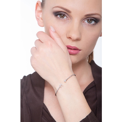 18k white gold rigid bracelet with letter M