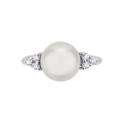 White gold 18k ring with pearl and three diamonds each side 